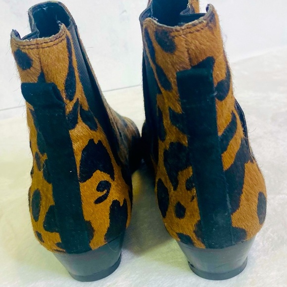 GORGEOUS Ann Taylor Jocelyn Leopard Real Calf Hair Pull On Ankle Booties Sz 9.5M - Picture 6 of 9